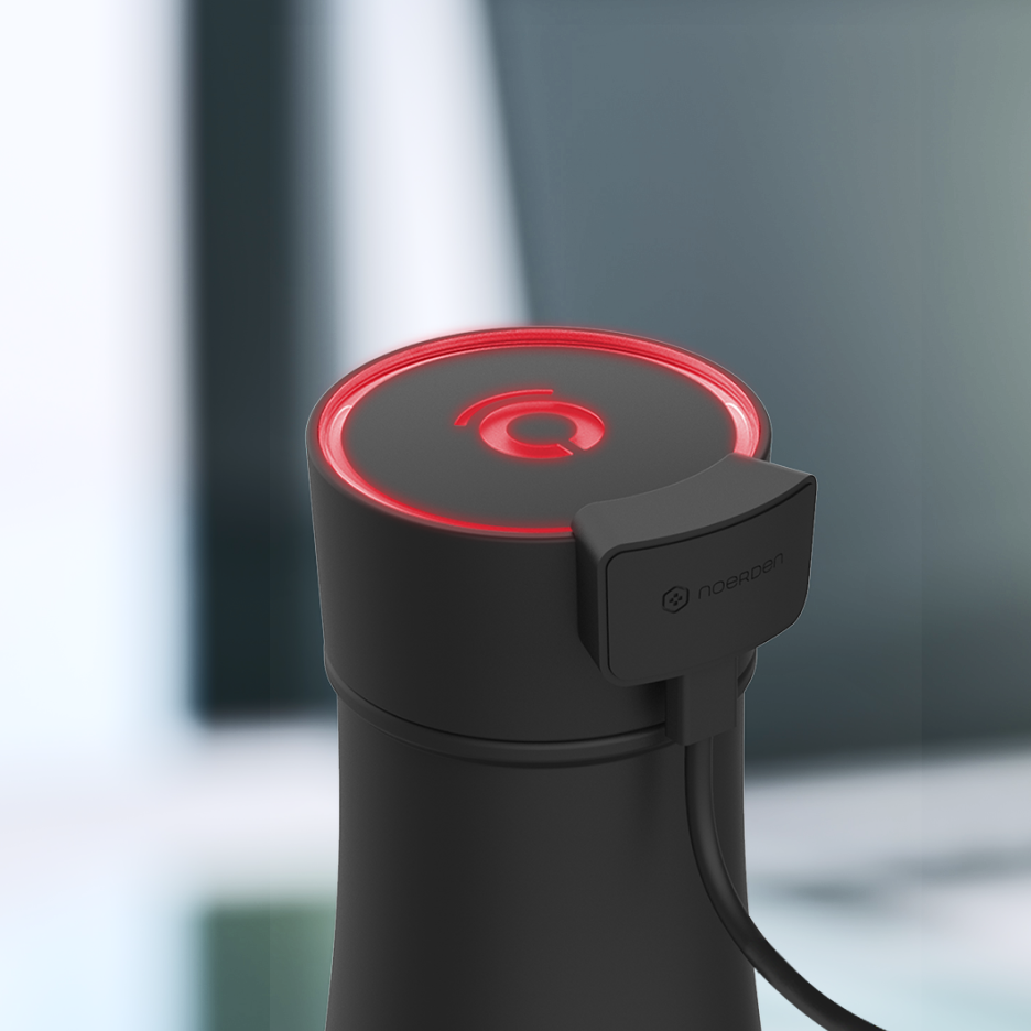 Lid of LIZ smart bottle glowing red light with the magnetic charging port